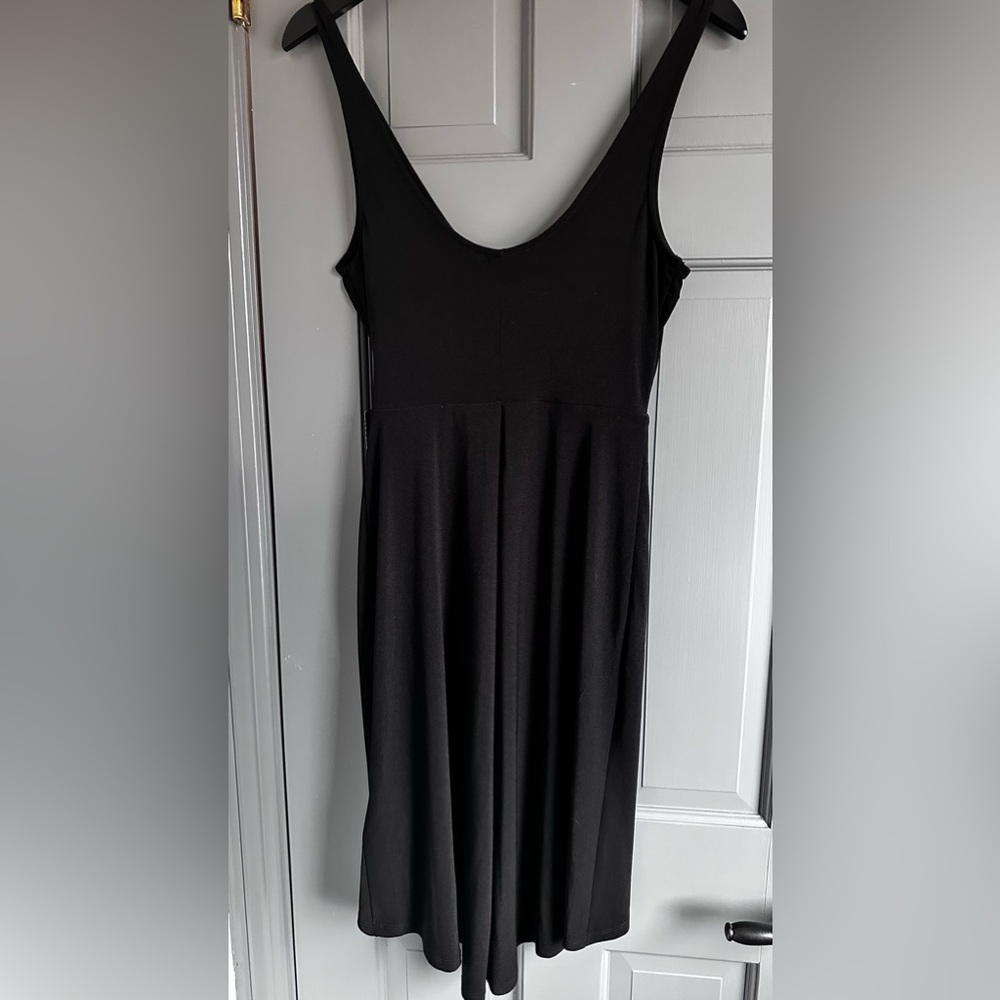 Express NWT- Elegant Black Sleeveless Dress
Size S